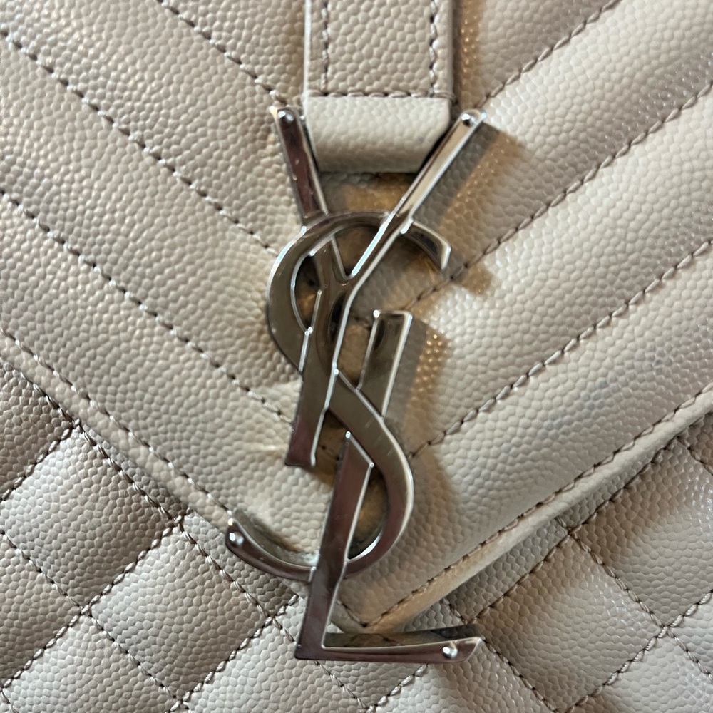 Yves Saint Laurent ENVELOPE MEDIUM IN QUILTED GRAIN DE POUDRE EMBOSSED LEATHER - Picture 5 of 5